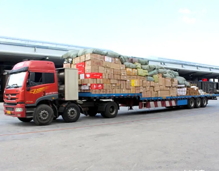 80-Ton 3-Axle Low-Bed Semi-Trailer for Transporting Large Machinery, Exported to Guinea-flatbed trailer_skeletal trailer_low bed trailer_dump trailer_cargo trailer-Shandong Jiuzhou Automobile Manufacturing Co., Ltd. 80-Ton 3-Axle Low-Bed Semi-Trailer for Transporting Large Machinery, Exported to Guinea-flatbed trailer_skeletal trailer_low bed trailer_dump trailer_cargo trailer-Shandong Jiuzhou Automobile Manufacturing Co., Ltd.