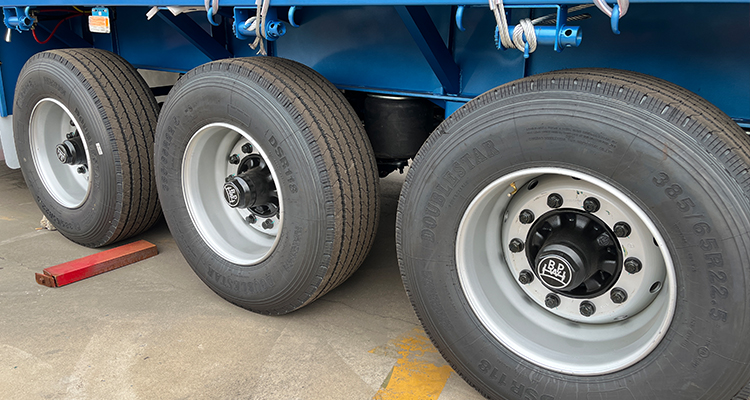 80Ton 3 Axle Animal Fence Truck Trailer-flatbed trailer_skeletal trailer_low bed trailer_dump trailer_cargo trailer-Shandong Jiuzhou Automobile Manufacturing Co., Ltd. 80Ton 3 Axle Animal Fence Truck Trailer-flatbed trailer_skeletal trailer_low bed trailer_dump trailer_cargo trailer-Shandong Jiuzhou Automobile Manufacturing Co., Ltd.