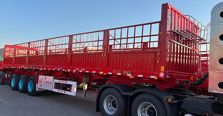 3 Axle Livestock Fence Trailer-flatbed trailer_skeletal trailer_low bed trailer_dump trailer_cargo trailer-Shandong Jiuzhou Automobile Manufacturing Co., Ltd.