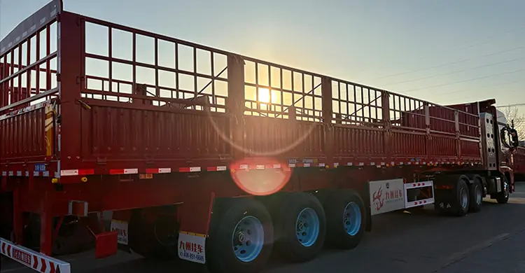 3 Axle Livestock Fence Trailer-flatbed trailer_skeletal trailer_low bed trailer_dump trailer_cargo trailer-Shandong Jiuzhou Automobile Manufacturing Co., Ltd.