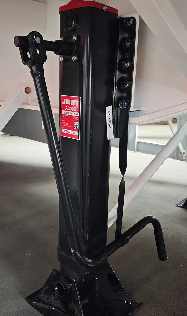 3 Axle Livestock Fence Trailer-flatbed trailer_skeletal trailer_low bed trailer_dump trailer_cargo trailer-Shandong Jiuzhou Automobile Manufacturing Co., Ltd.