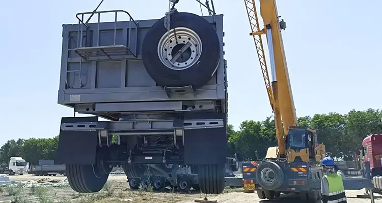 Square Rear-Unloading Semi-Trailer Operations in Guinea-flatbed trailer_skeletal trailer_low bed trailer_dump trailer_cargo trailer-Shandong Jiuzhou Automobile Manufacturing Co., Ltd. Square Rear-Unloading Semi-Trailer Operations in Guinea-flatbed trailer_skeletal trailer_low bed trailer_dump trailer_cargo trailer-Shandong Jiuzhou Automobile Manufacturing Co., Ltd.