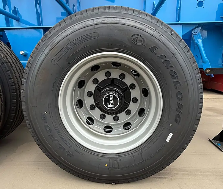 Heavy Duty 40 Foot Skeletal Trailer-flatbed trailer_skeletal trailer_low bed trailer_dump trailer_cargo trailer-Shandong Jiuzhou Automobile Manufacturing Co., Ltd.