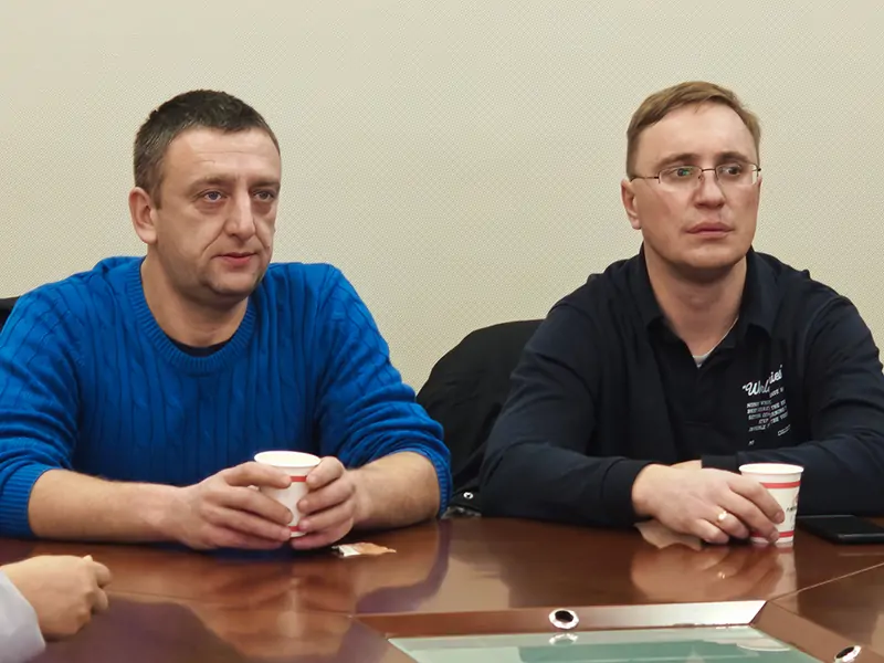 Russian Customers Visit Our Factory for Flatbed Semi Trailer Inspection-semi trailer-Shandong Jiuzhou Automobile Manufacturing Co., Ltd. Russian Customers Visit Our Factory for Flatbed Semi Trailer Inspection-semi trailer-Shandong Jiuzhou Automobile Manufacturing Co., Ltd.