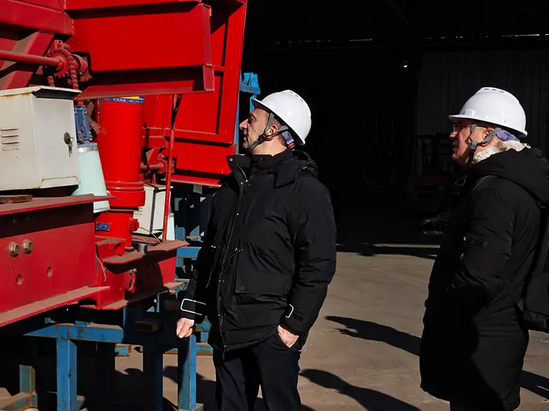 Russian Customers Visit Our Semi-Trailer Factory for Inspection and Cooperation-semi trailer-Shandong Jiuzhou Automobile Manufacturing Co., Ltd.